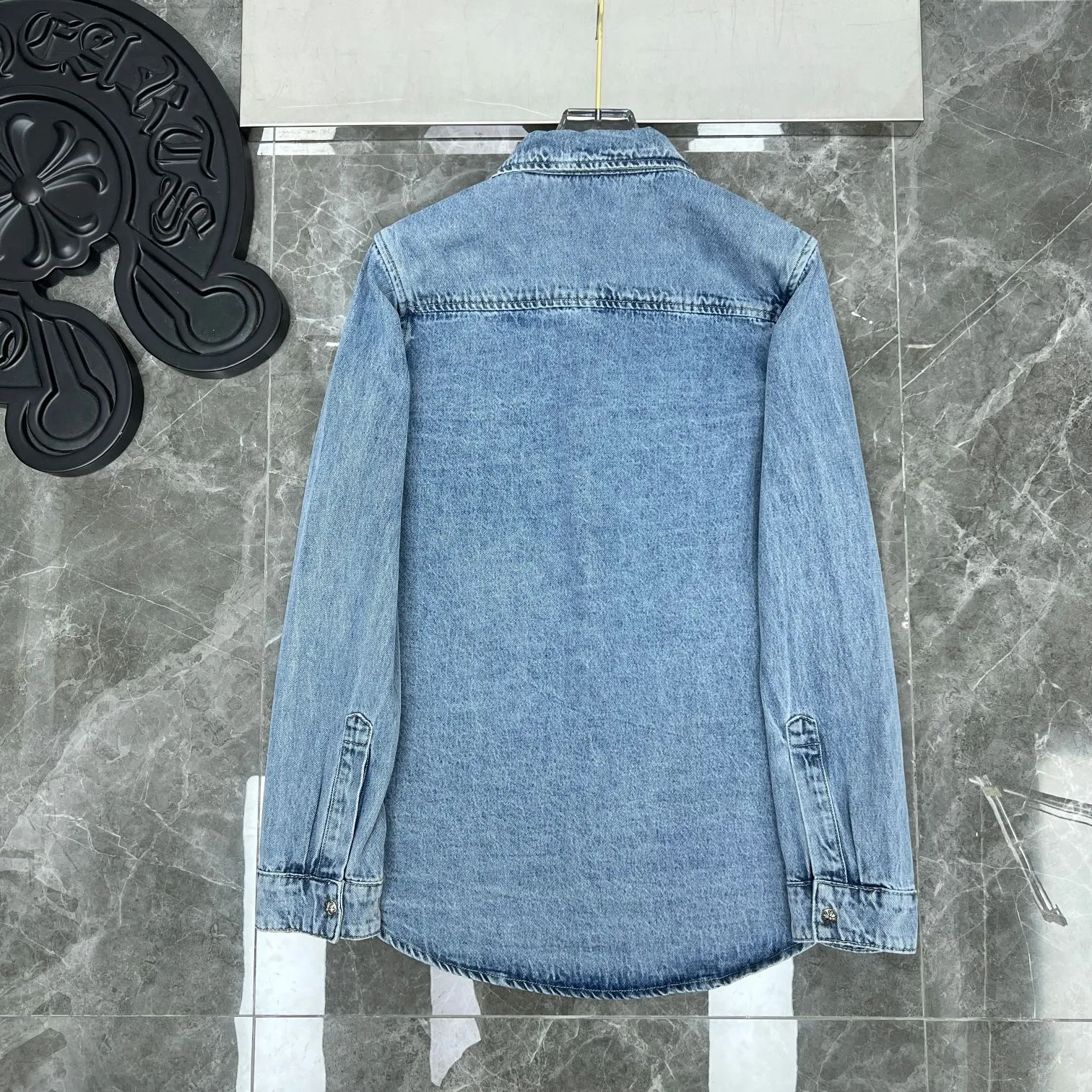 P256 Chrome Hearts🍁shirt series🍁1000-year-old classic patchwork embroidered leather denim, exclusive custom weaving and dyeing, 100% pure cotton high weight denim fabric, high-tech washing! Heavy enzyme stone rinse! Original hardware mold opening! ⭐Special version of the original version ⭐Patchwork leather craftsmanship Can be worn with denim in all seasons 🌈Recommended color: Custom washed denim blue 🌈Code number: S, M, L, XL